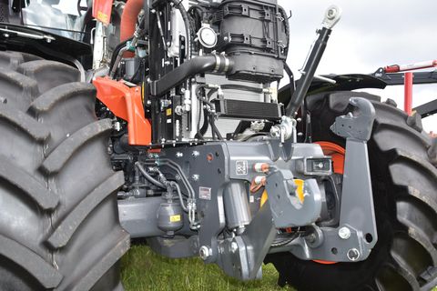 Kubota M7153