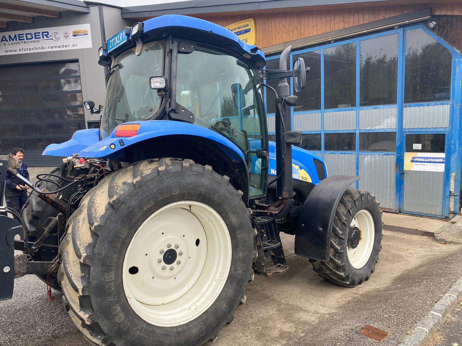 New Holland TS125A Plus 2