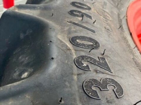 BKT RÄDER 340/85R48 U. 320/90 R32 2