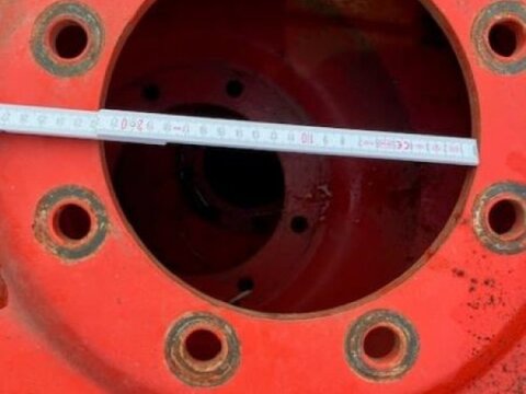 BKT RÄDER 340/85R48 U. 320/90 R32 3