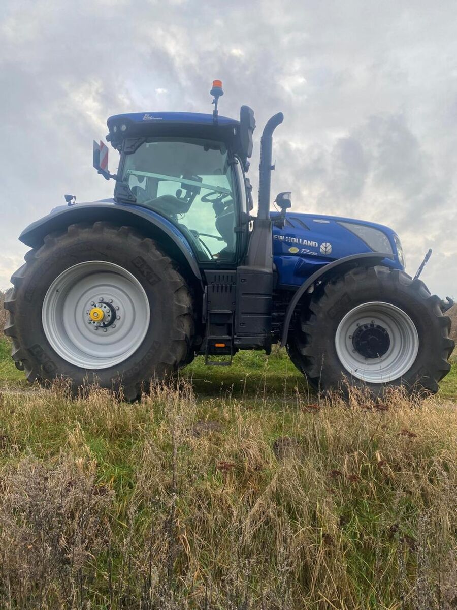 New Holland T7.230 2