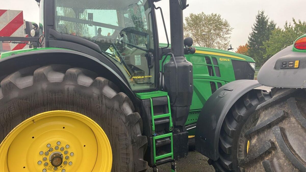 John Deere 6230R 3