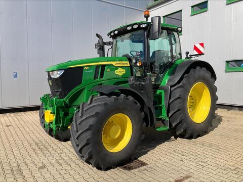 John Deere 6R 215