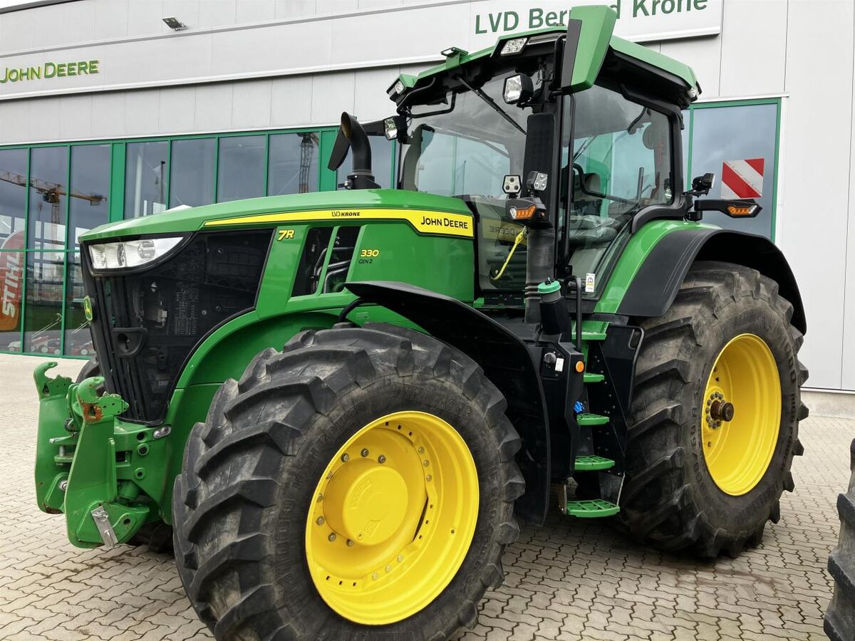 John Deere 7R 330 1