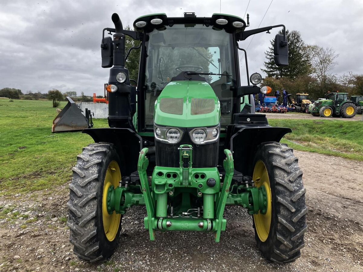John Deere 6120M 2