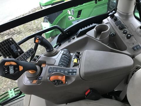 John Deere 6R 130