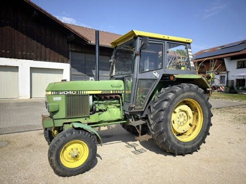 John Deere 2040