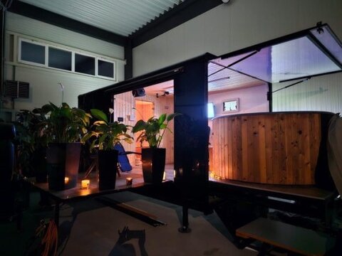 Izabella Wellnessanhänger mit Sauna und Whirlpoo 2