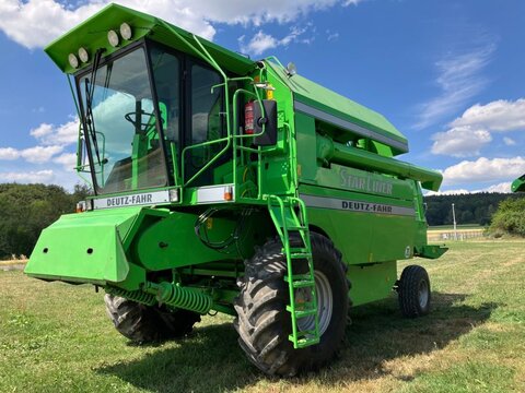 Deutz-Fahr Starliner 4045 H + 2x Schneidwerk + Transportwag
