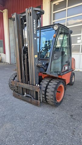 Nissan Triplex 4,7m, 3 Tonnen