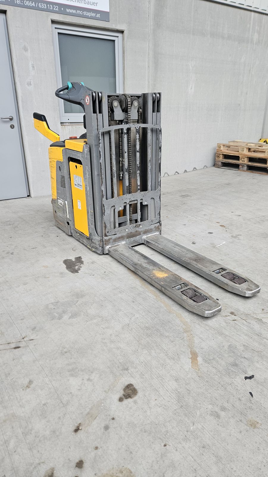 Jungheinrich Triplex, Initialhub 2