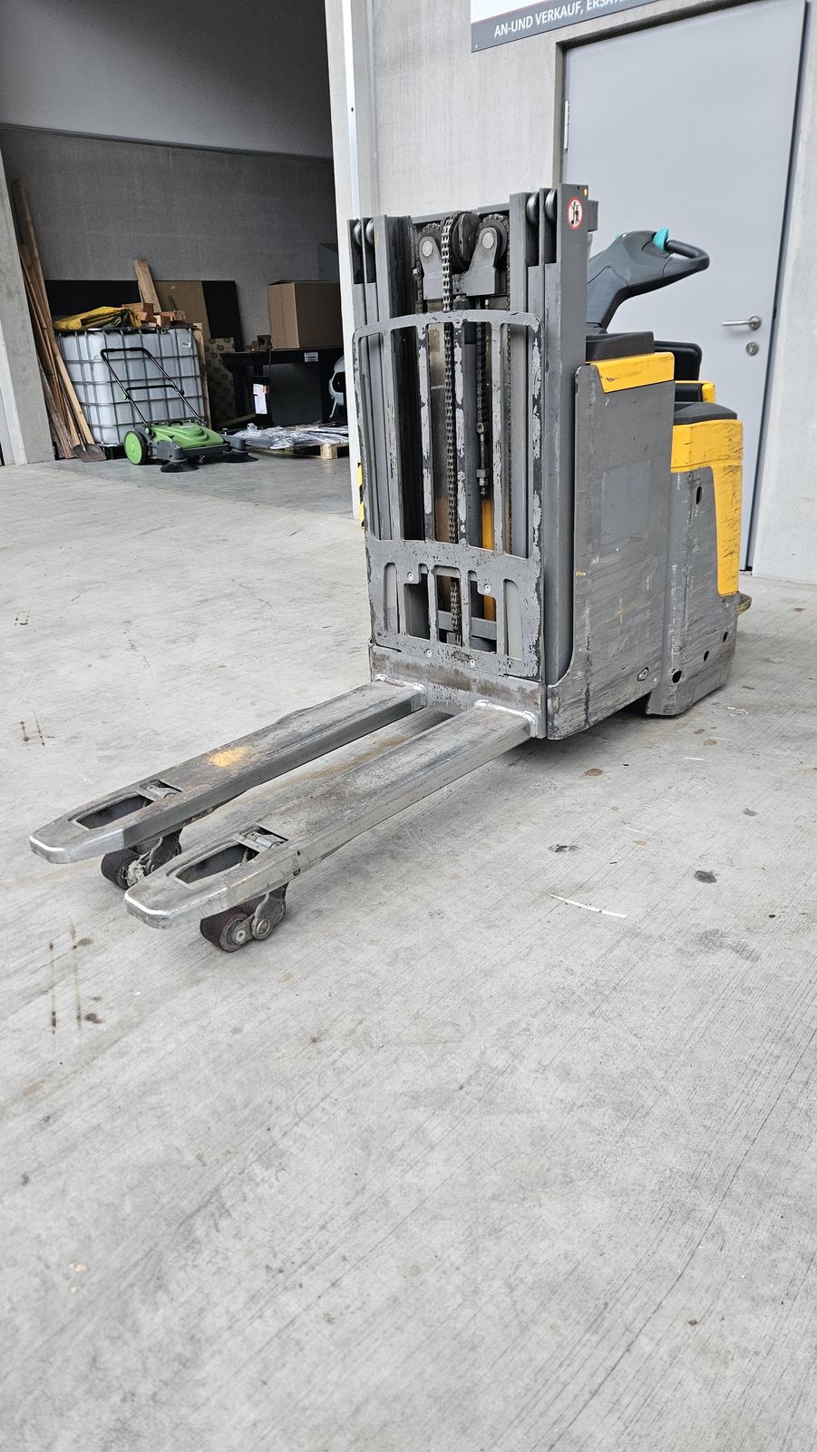 Jungheinrich Triplex, Initialhub 3