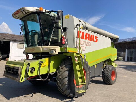 <strong>CLAAS Lexion 460</strong><br />