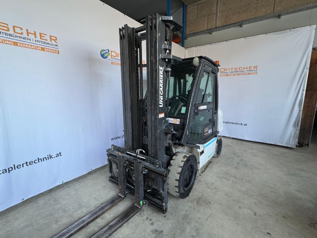 UniCarriers DX32 YG1D2A32Q 2