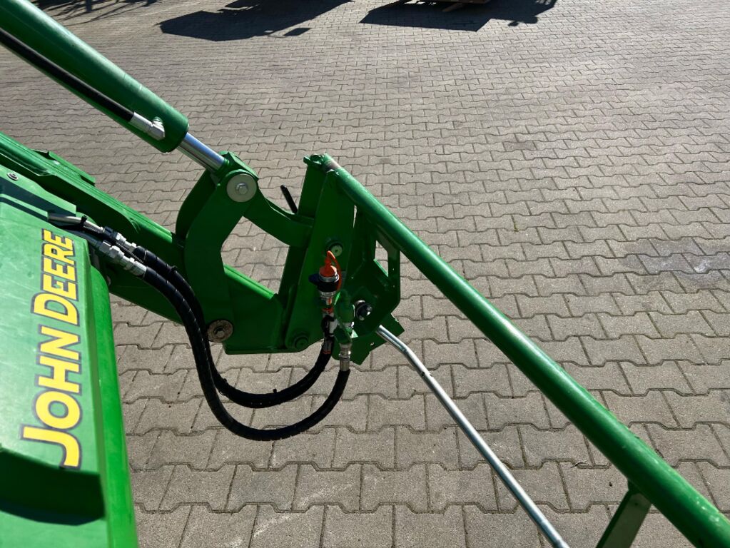 John Deere 5050E 3