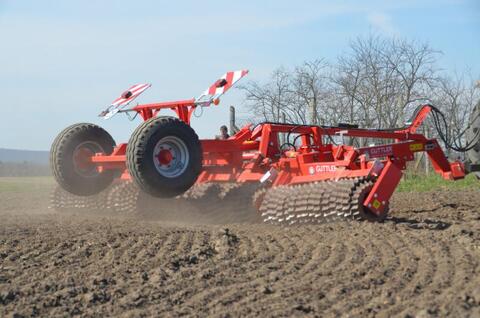 GÜTTLER Master 640 +  FlatSpring (simító) talajk 2