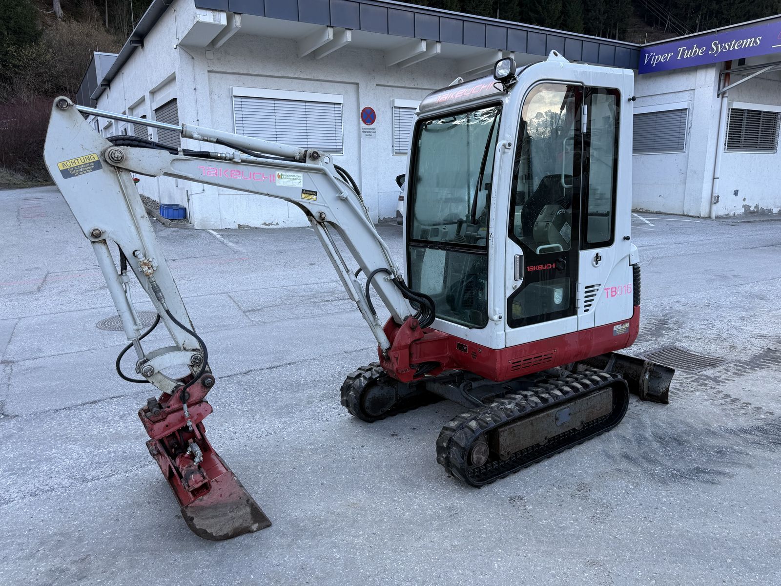 Takeuchi TB016 2