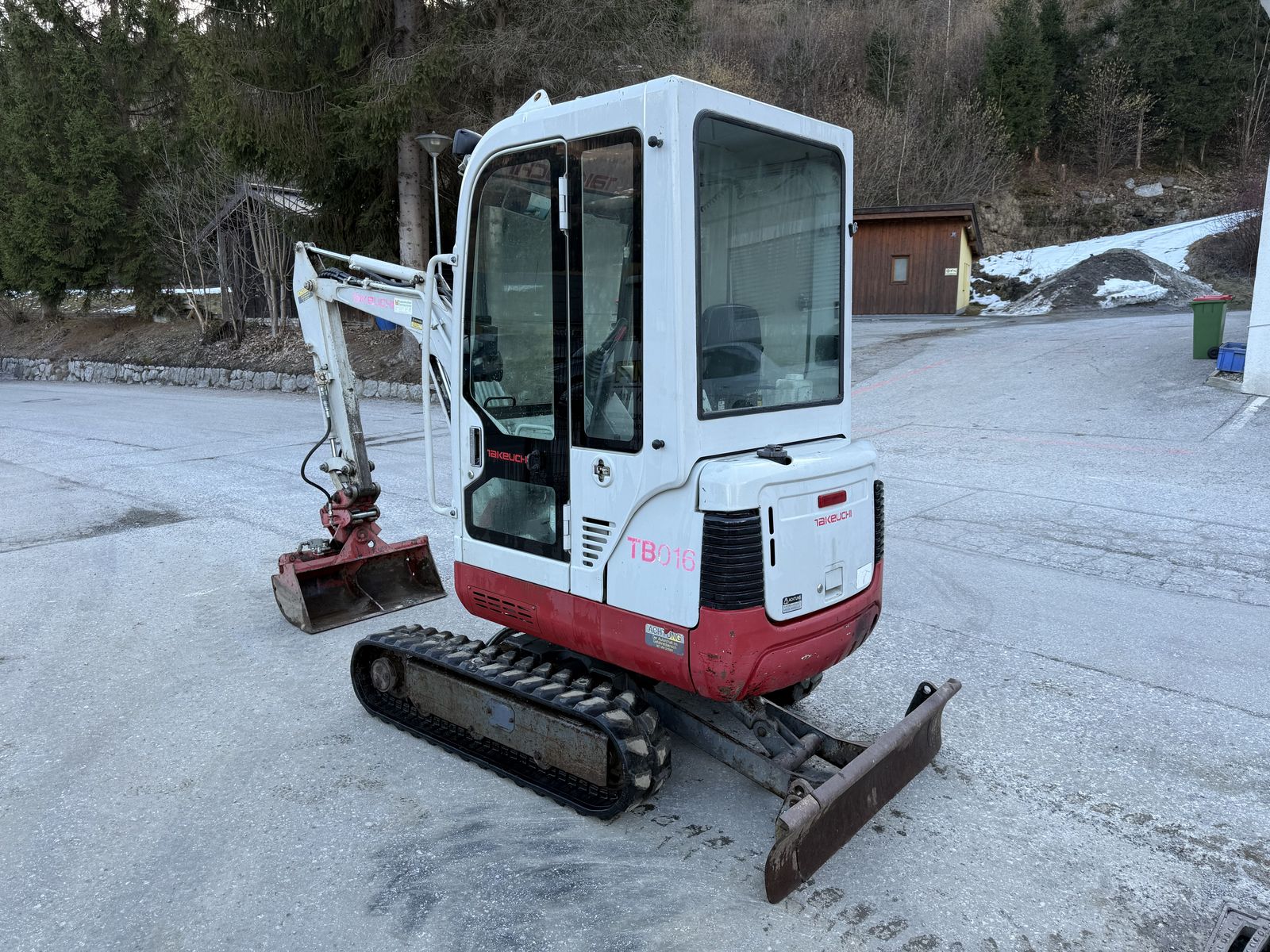 Takeuchi TB016 3
