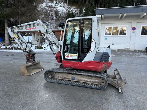 Takeuchi TB250 Powertilt