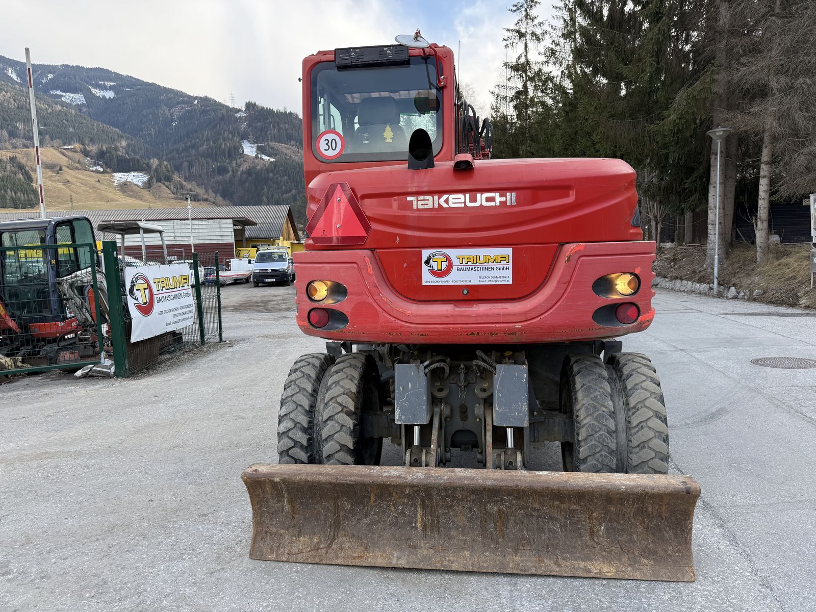Takeuchi TB295W Powertilt 3