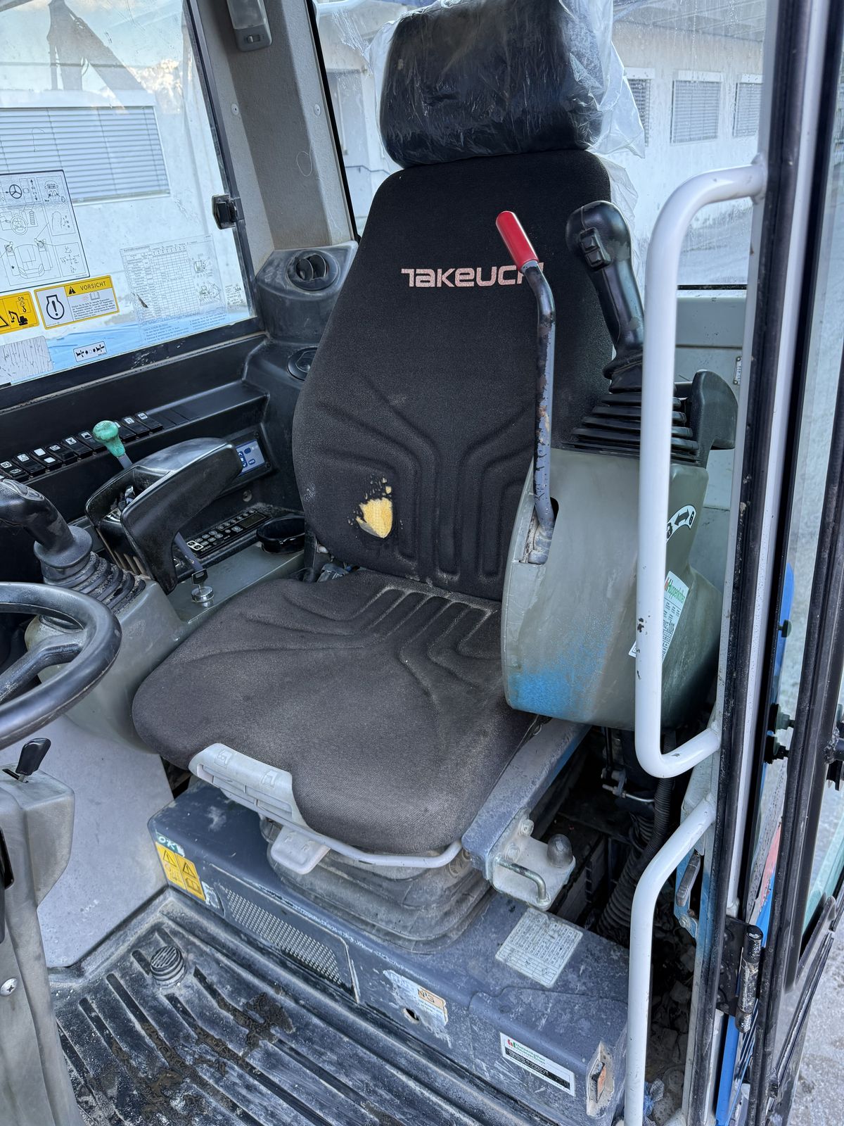 Takeuchi TB295W Powertilt 2