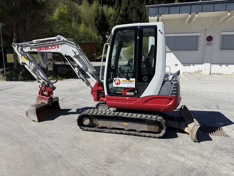 Takeuchi TB235 Powertilt