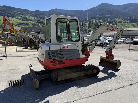 Takeuchi TB235 Powertilt