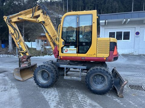 Takeuchi TB175W Powertilt