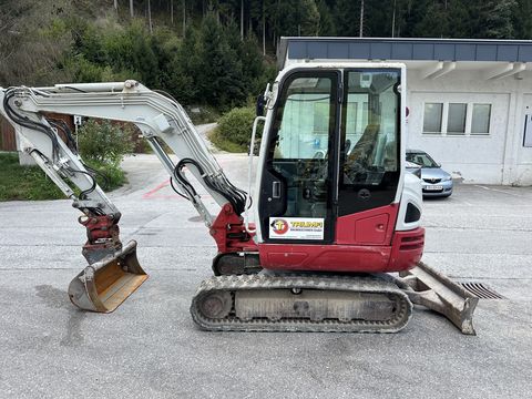 Takeuchi TB240 Powertilt