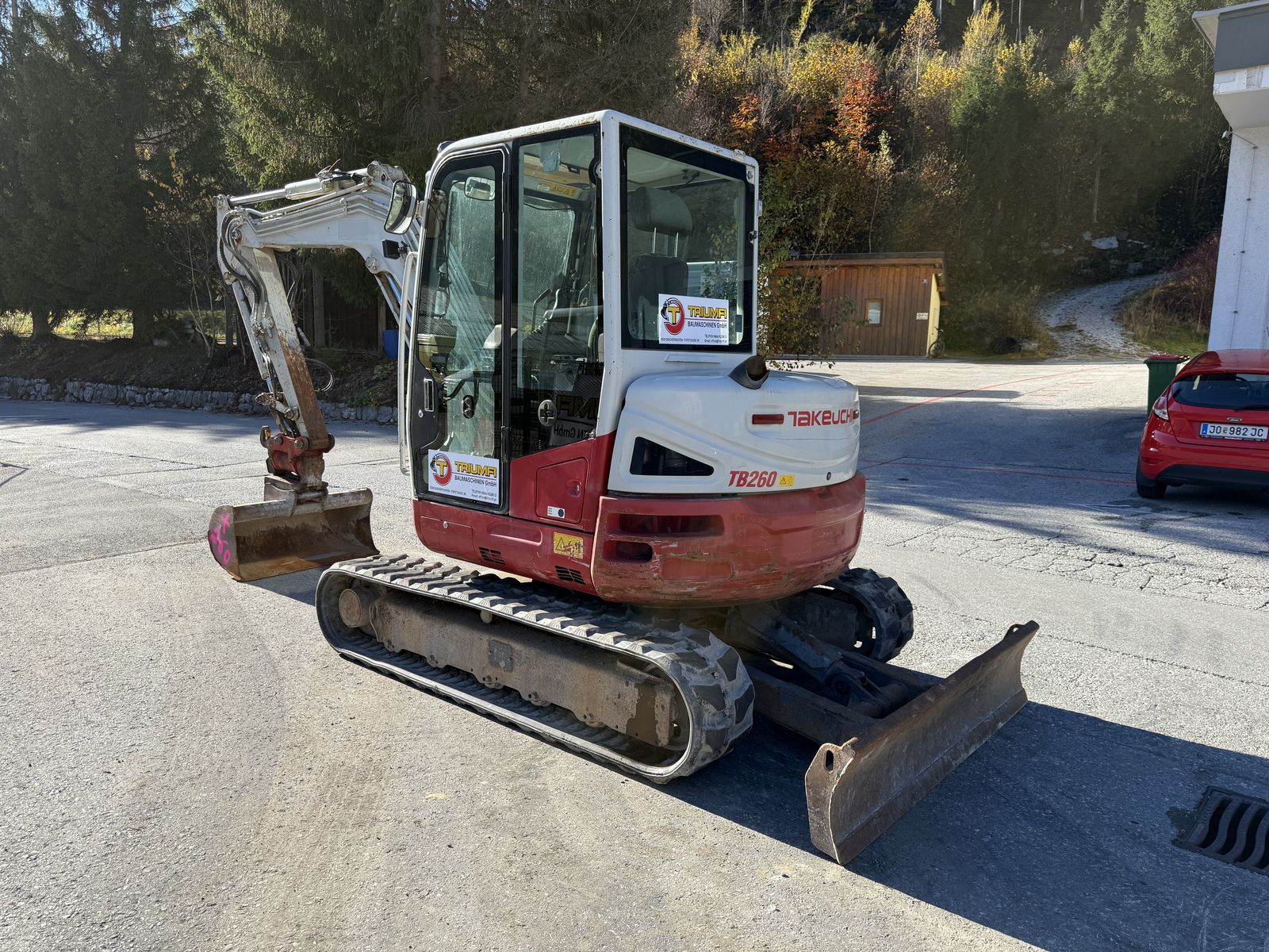 Takeuchi TB260 Powertilt 2