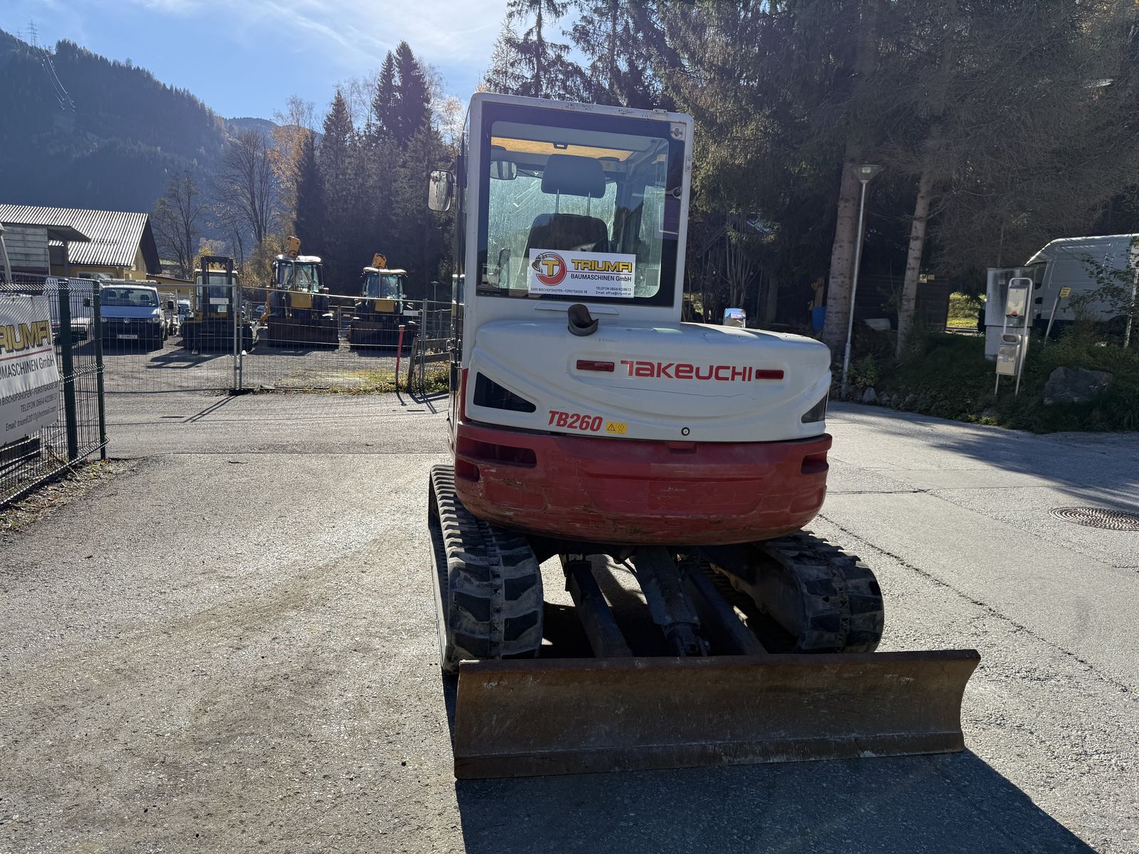 Takeuchi TB260 Powertilt 3