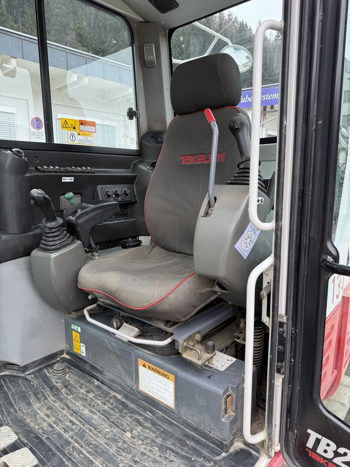 Takeuchi TB290 Powertilt 3