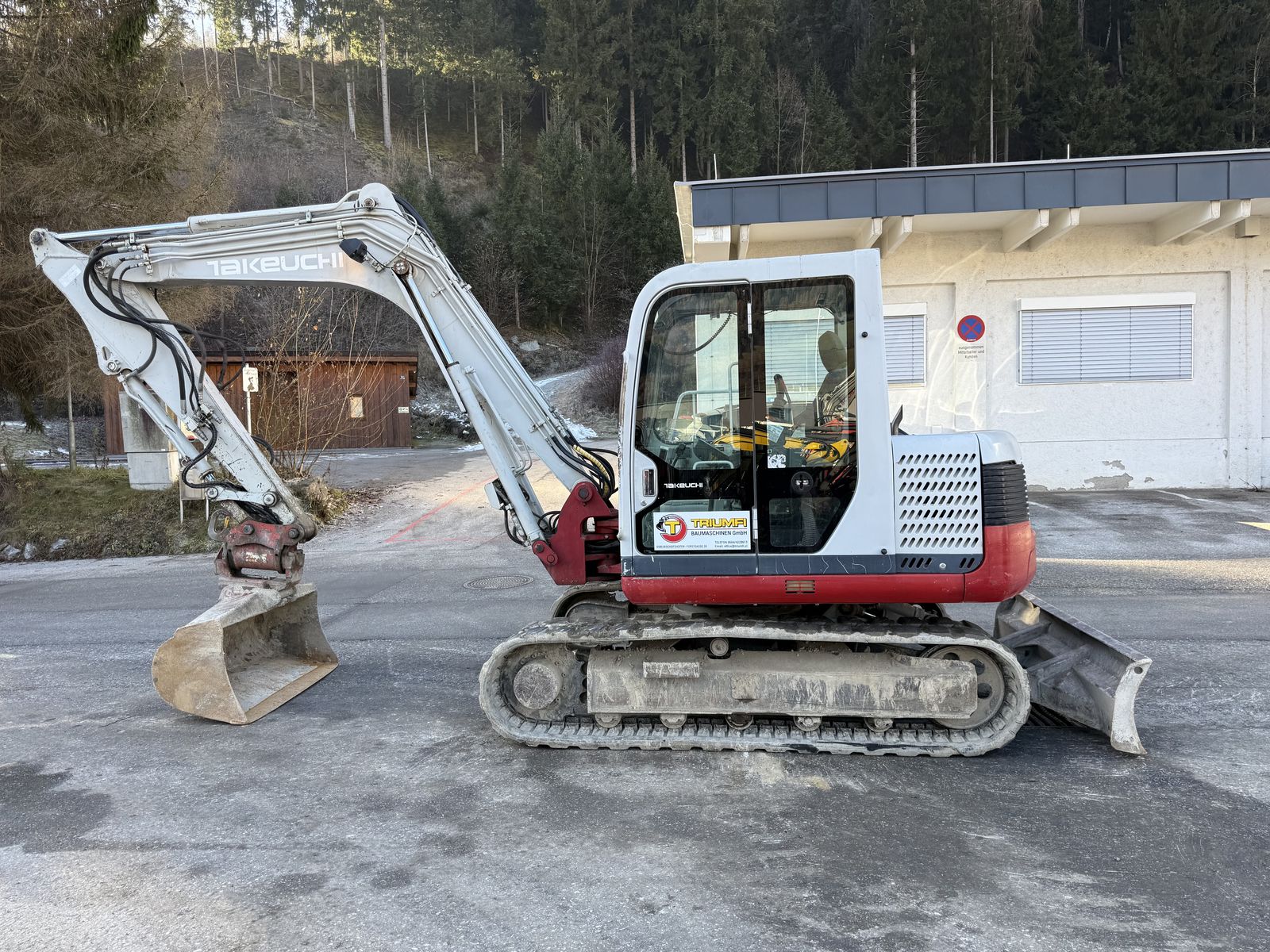 Takeuchi TB175 Powertilt 1