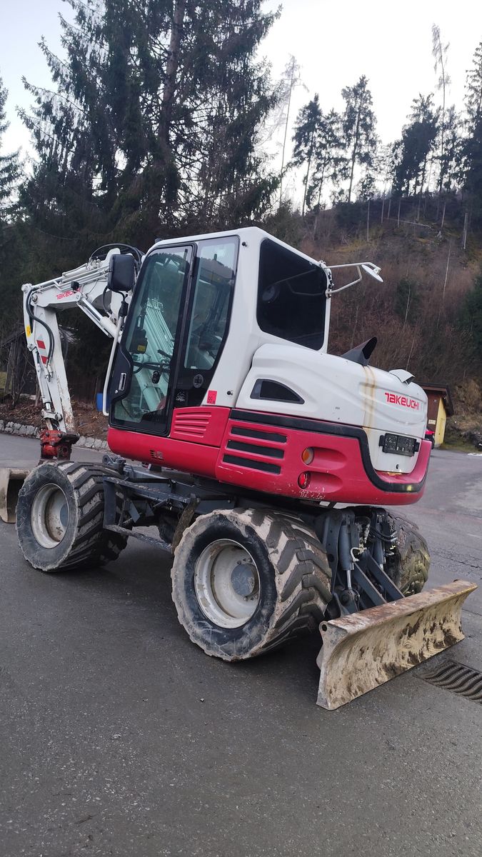 Takeuchi TB295W Powertilt 2
