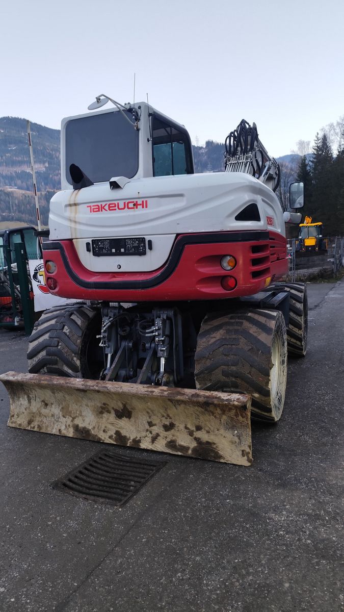 Takeuchi TB295W Powertilt 3