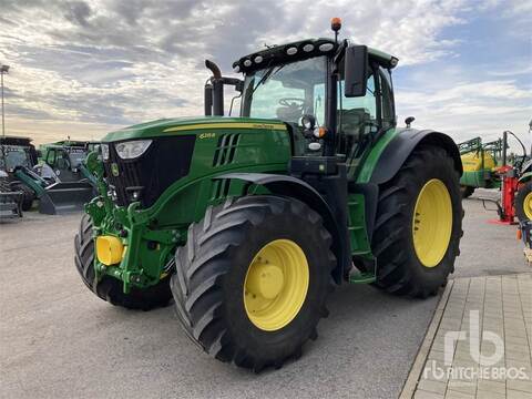 John Deere 6215R