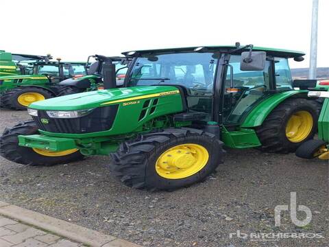 John Deere 5058E