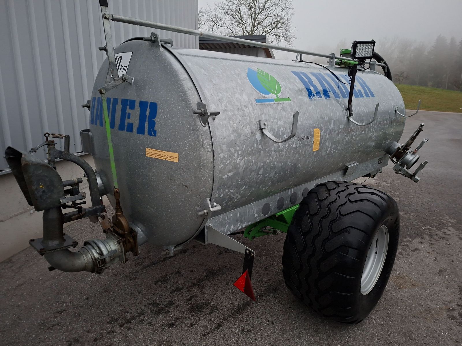 Bauer Güllefass 4000L mit MÖSCHA-Verteiler 2