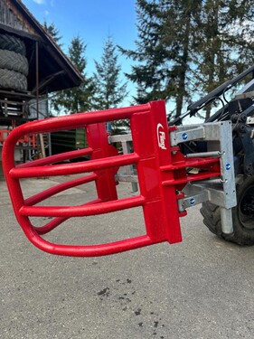 Fliegl Rundballenzange