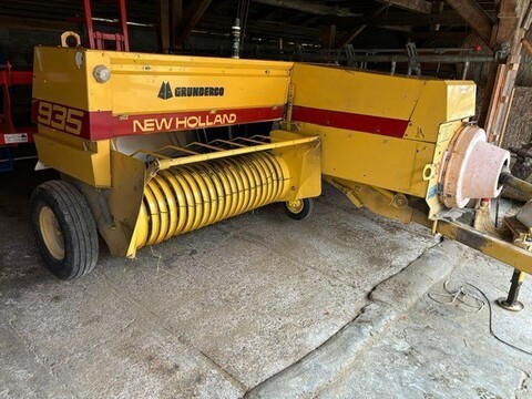 New Holland 935