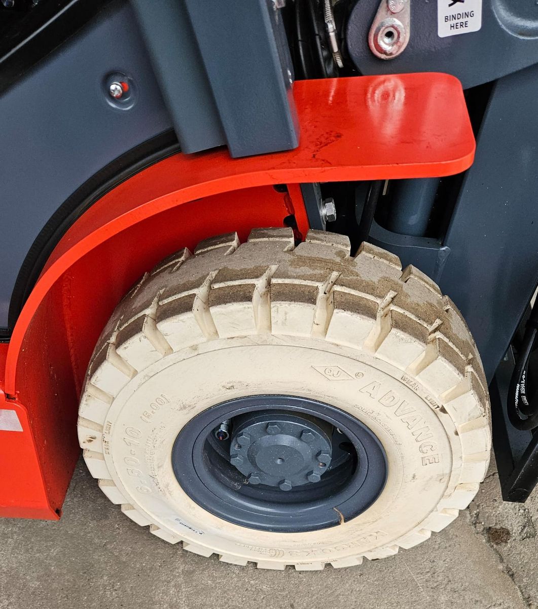 Heli Elektro-4-Radstapler 3