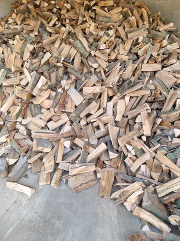 Sonstige Brennholz in verschiedenen Längen