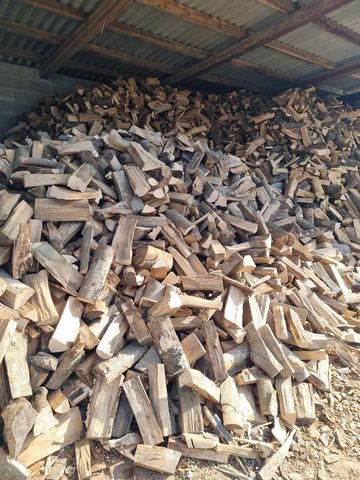 Sonstige Brennholz in verschiedenen Längen