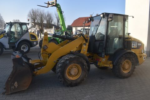 CAT 906M 