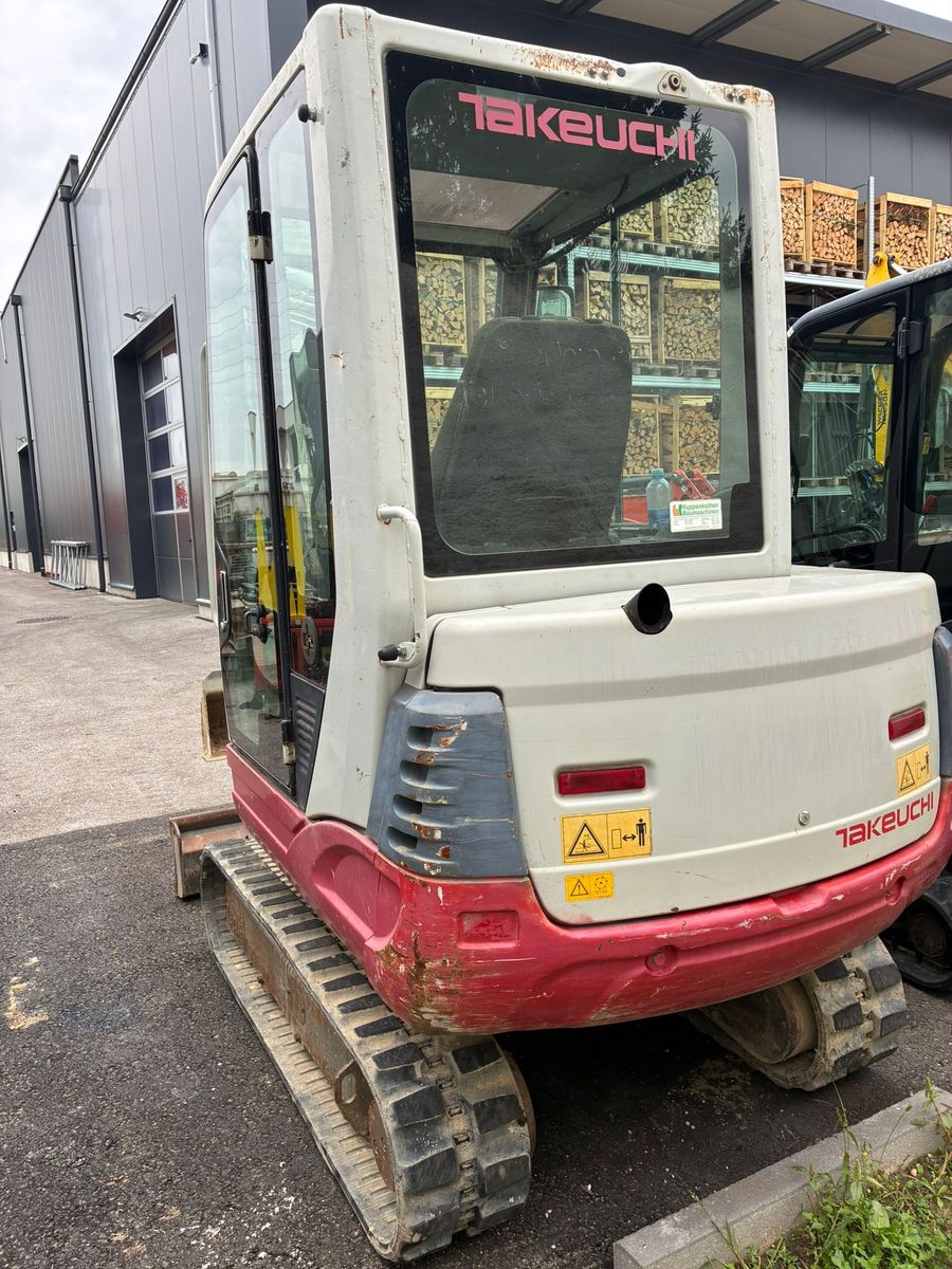 Takeuchi TB228 mit Powertilt 3