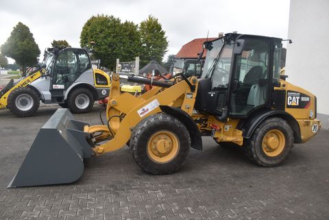 CAT 906M