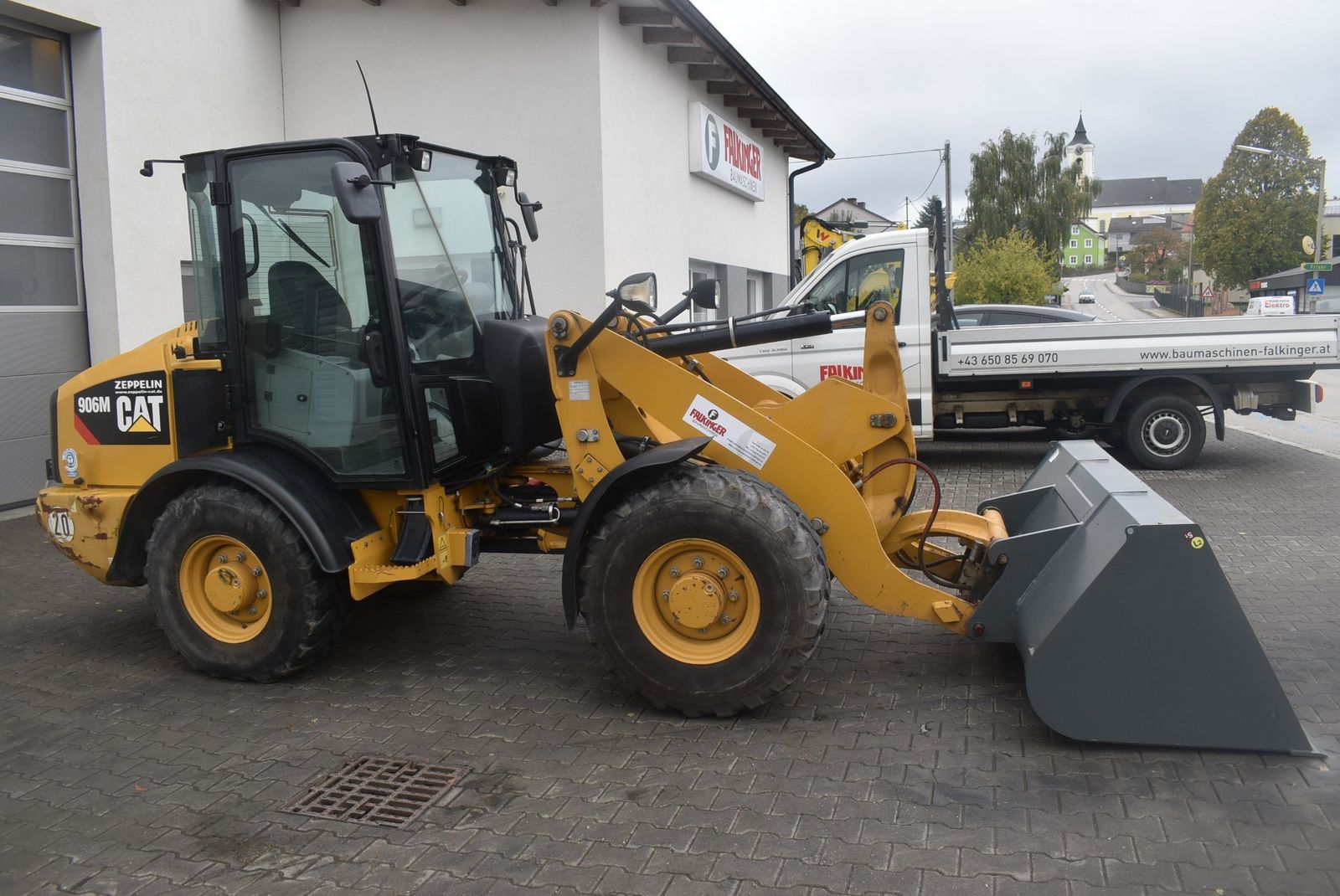 CAT 906M 2