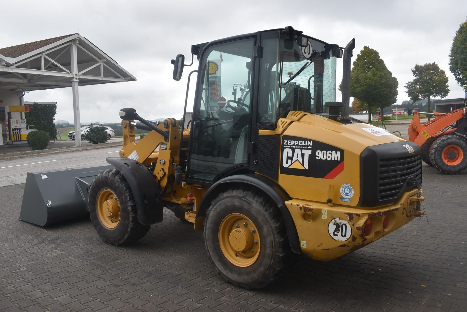 CAT 906M 3