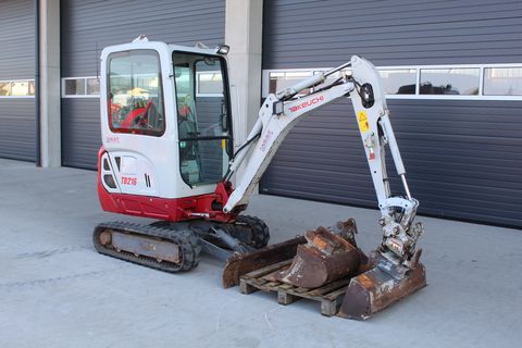 Takeuchi TB 216 mit Powertilt und Schnellwechsler