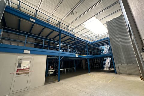 Sonstige 2500 m² Lagerbühne 2- Stöckig Stow